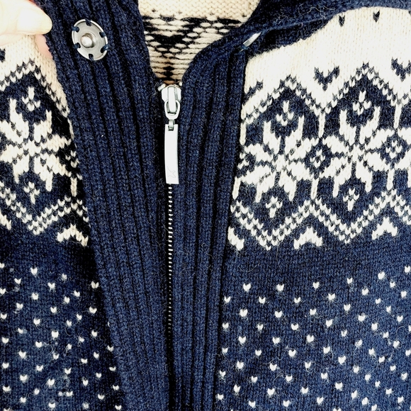 Eddie Bauer Womens Lambs Wool Nordic Snowflake Snap Shawl Collar Sweater Sz PM - Picture 4 of 6